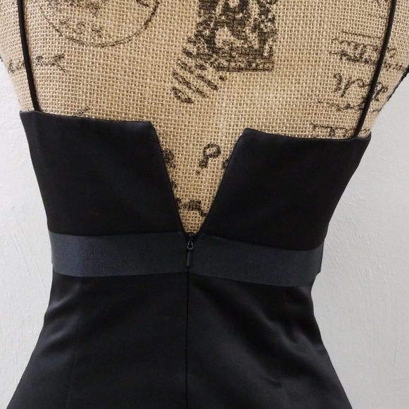 Elegant David's Bridal Dress - Picture 5 of 7